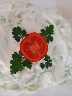 Tejfölös uborkasaláta recept fotója