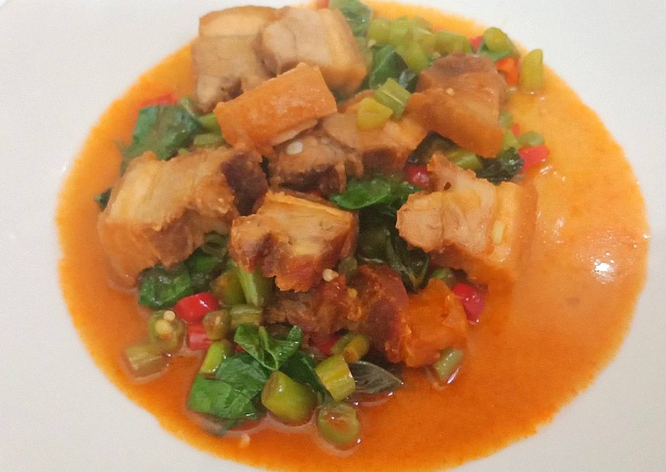 Pad Ga Prao Moo Krob (ผัดกระเพราหมูกรอบไข่ดาว)
