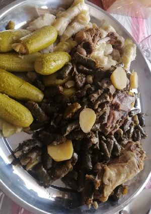صورة لوصفة ورق عنب و كوسا محشي بصوص ابيض