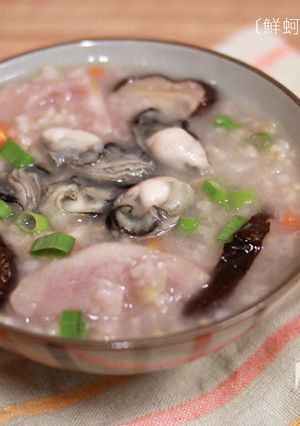 菲姐私房菜-鮮蚵芋頭糙米鹹粥 的食譜成品照片