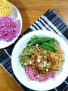 Foto resep Mie ayam pelangi homemade | mie ayam goreng