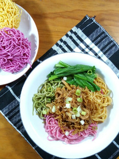 Foto resep Mie ayam pelangi homemade | mie ayam goreng