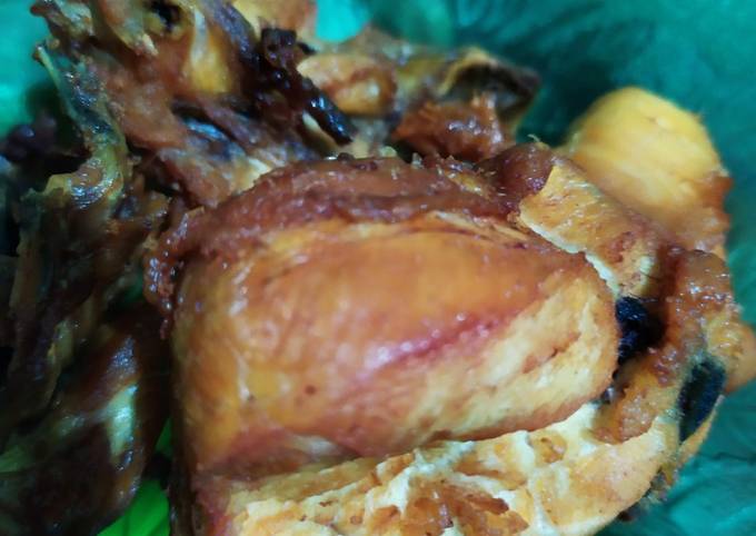 Yamgokep (ayam goreng ungkep)