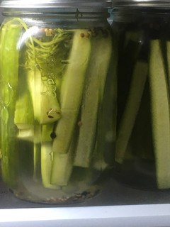A picture of Moms refrigerator pickles.