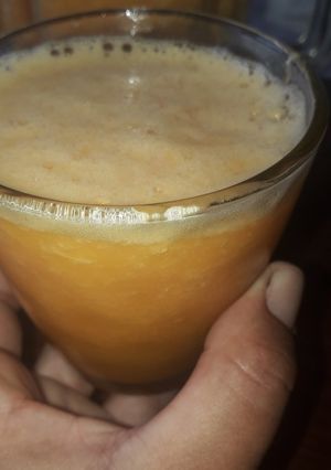 Una foto de Licuado de naranja, durazno y zanahoria