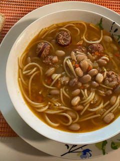 Una foto de Porotos con riendas