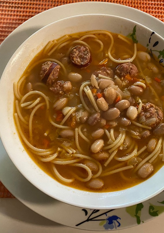 Una foto de Porotos con riendas