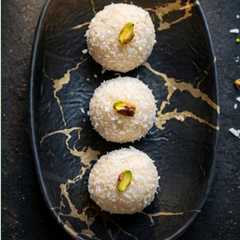 O poză a rețetei कोकोनट लड्डू (Coconut ladoo recipe in Hindi).