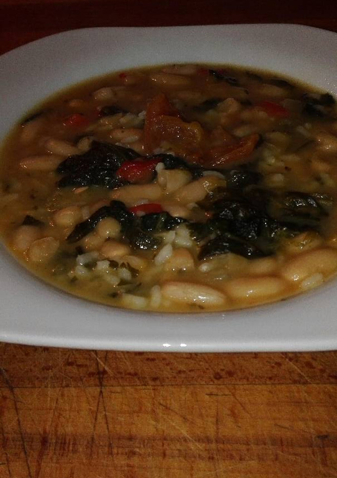 Una foto de Alubias con arroz y espinacas