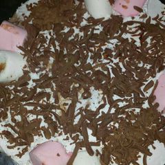 A picture of Pinnacolada cake decorated with marshmallows.