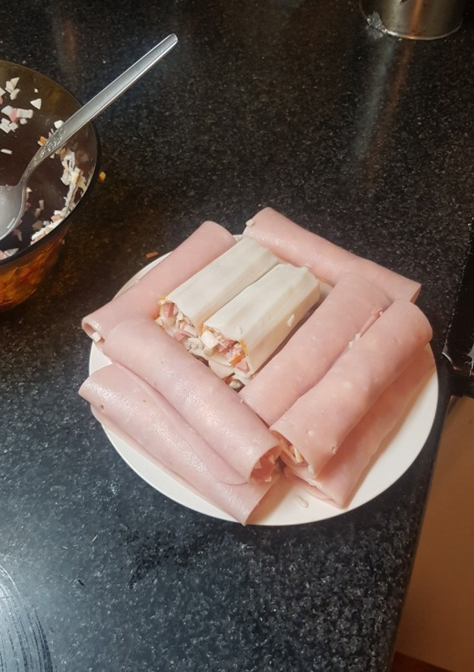 Una foto de Rollitos de surimi y rollitos de pavo