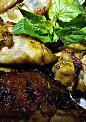 Grilled chicken and potatoes ainihin hoton girkin