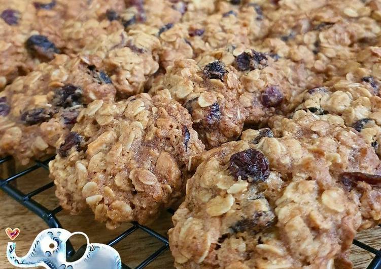 Chewy Oatmeal Cookies