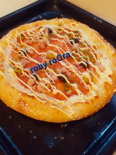 صورة لوصفة بيتزا 😋 محشية الأطراف