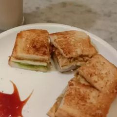 A picture of Bread Sandwich.