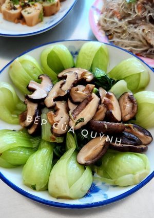 Hình của món Cải Thìa Xào Nấm Đông Cô.