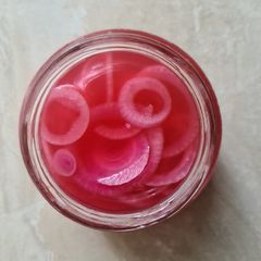 A picture of Pickled red onion.