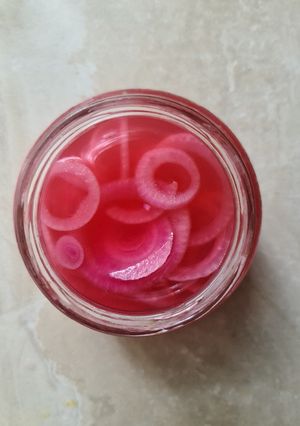 A picture of Pickled red onion.