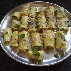 A picture of Stuffed Khandvi.