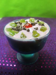 Una foto de Copa de manzana y melocotón con yogurt de fresa