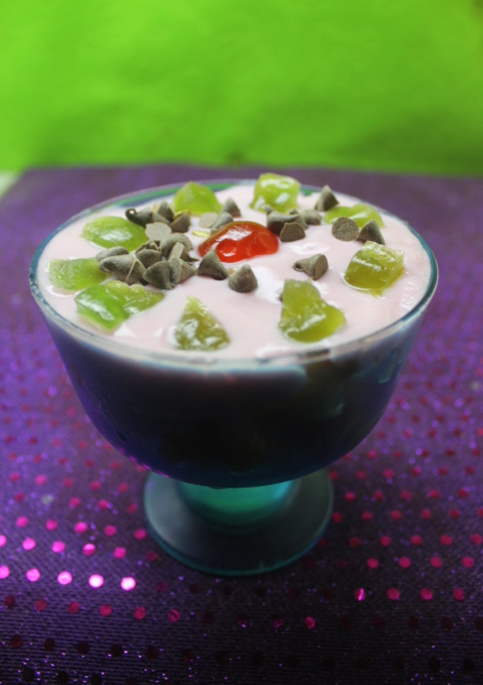 Una foto de Copa de manzana y melocotón con yogurt de fresa