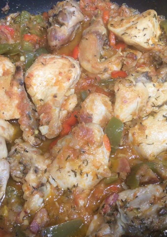 Una foto de Pollo al chilindrón