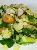 Ensalada mixta de vegetales y semillas de almendras