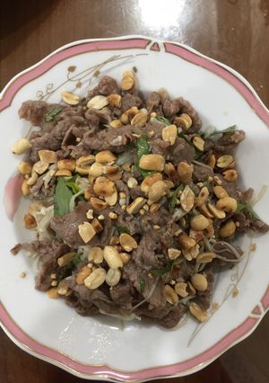 Hình của món Nộm thịt bò nấm kim.