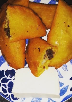 Una foto de Empanadas de maíz amarillo rellenas de carne molida