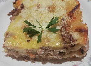 Una foto de Lasaña con salsa bechamel