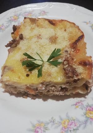 Una foto de Lasaña con salsa bechamel