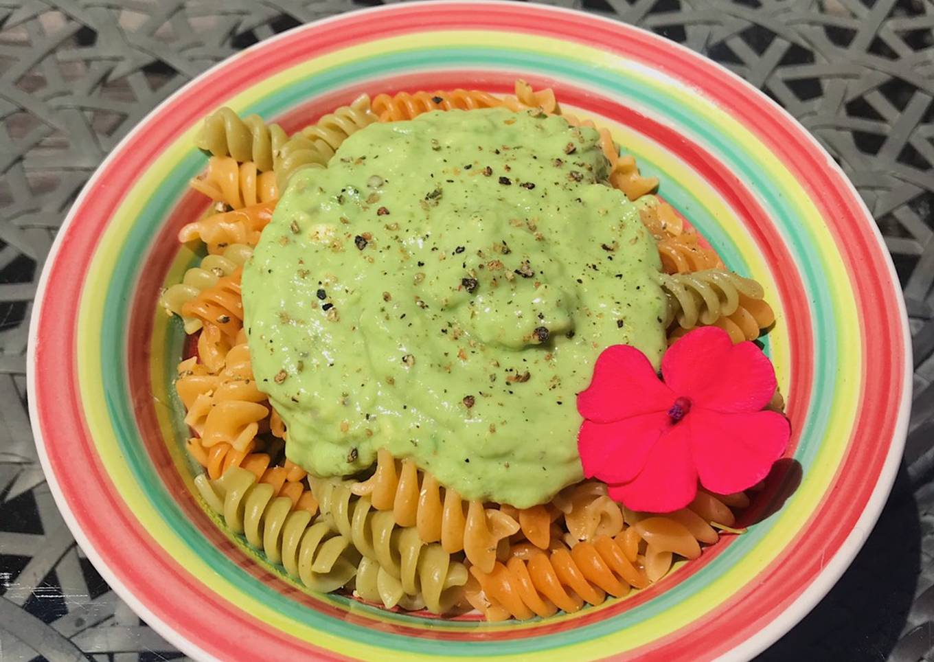 Fideos con palta o aguacate