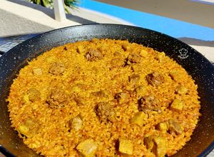 Una foto de Arroz con secreto y criollo a la sobrasada