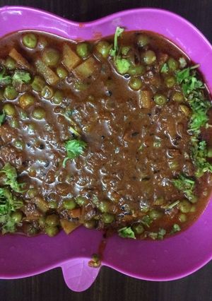A picture of Peas Curry Masala with Aloo.