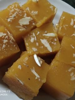 मुंबई कराची हलवा (halwa recipe in marathi) रेसिपी चे मुख्य फोटो