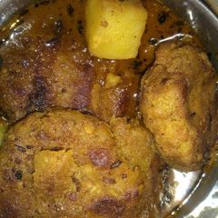 A picture of Raw banana kofta curry.