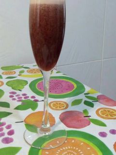 Una foto de Zumo de cerezas con menta