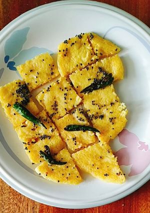 A picture of Khaman Dhokla.