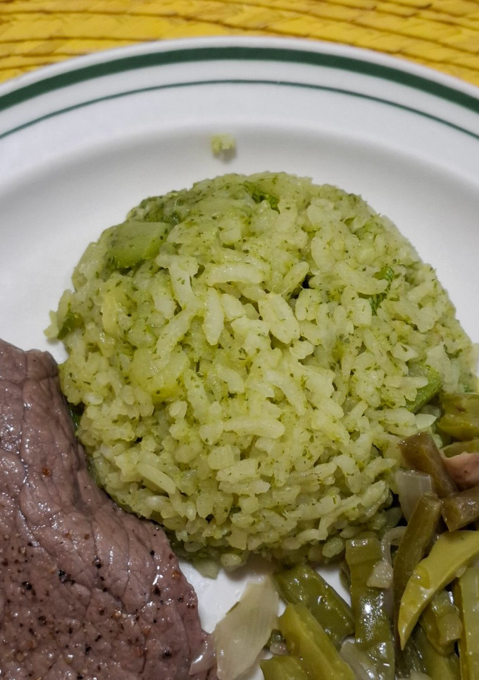 Una foto de Arroz al perejil con calabacitas