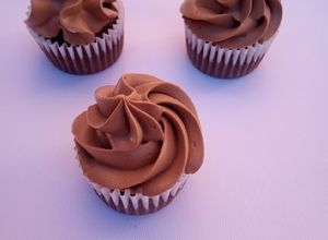Una foto de Ganache de chocolate para decorar y rellenar