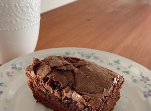 Una foto de Brownie súper fácil con pocos ingredientes!