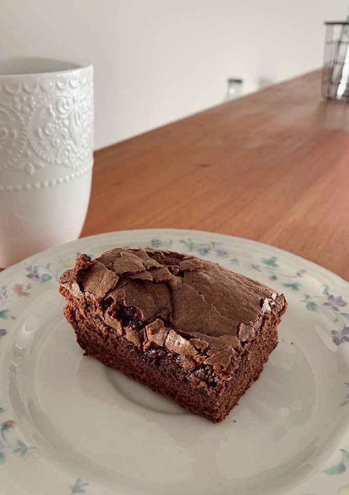 Una foto de Brownie súper fácil con pocos ingredientes!