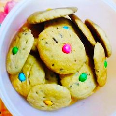 A picture of Choco chips cookies.