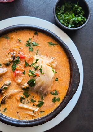 Una foto de Caldillo de congrio y mariscos