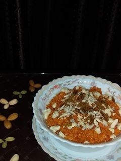 गाजर का हलवा (Gajar ka halwa recipe in hindi) रेसिपी मुख्य फोटो