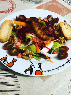 Una foto de Ensalada templada con rape adobado