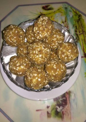 A picture of Ginger sesame small laddoo.
