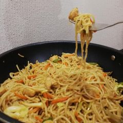 A picture of Spicy chicken spaghetti.