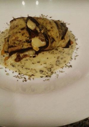 Una foto de Rollitos de berenjena rellenos de carne y queso!
