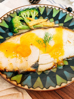 比目魚排佐鳳梨芒果醬 的食譜成品照片